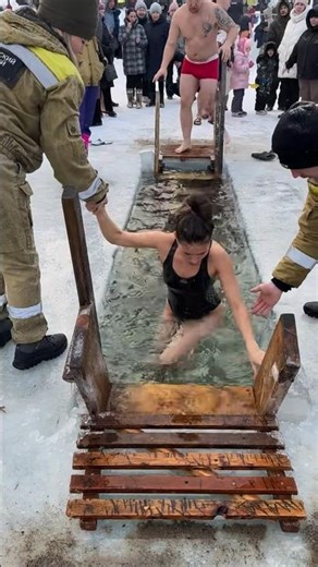 part176#Lake Baikal👙Baptism😱#Freezing my but but#russiatravel #russianbeauty#winter🌊swimming#icebath