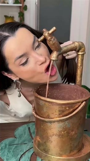 Can you help me with a caption for this video?💦🚿😁#vivicake