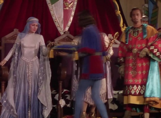 Errol Flynn as Robin Hood in the legendary “arrow splitting” scene from The Adventures of Robin Hood (1938). (@hgacinema) | Touted Folly