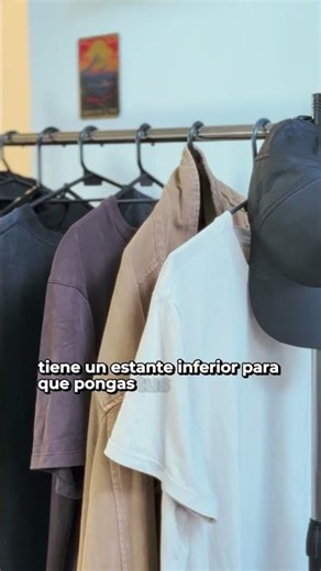 Perchero Organizador Móvil WAGGS | Diseño plegable, altura regulable y ruedas con freno.