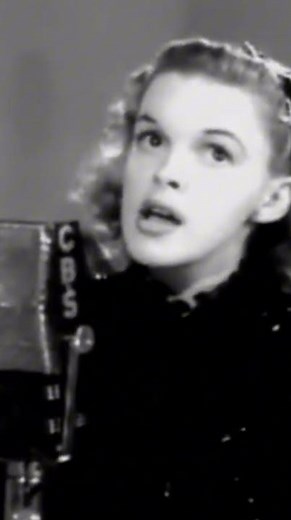 Somewhere Over the Rainbow - Judy Garland (The Wizard of Oz, 1939)