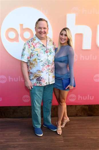 'DWTS' fan-favorite Andy Richter avoids elimination and charms his way to quarterfinals