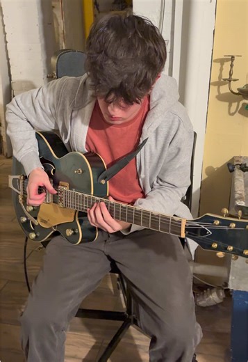 Guitar Shredding the Sultans of Swing Solo