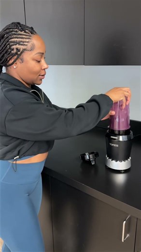 Blender Recipes to get through the Holidays! Smoothie is soothing, fun and convenient! topzeekitchen