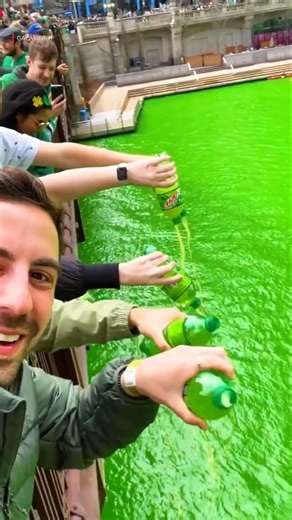 This River Turns Green in Real Life 😳 Chicago River Mystery #shorts