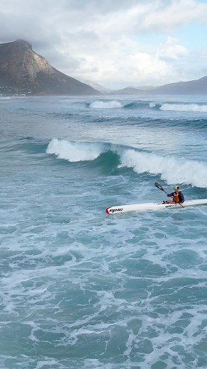 Epic Kayaks on Instagram: "Jasper Mocke navigating the surf zone with absolute ease on the V10 gen 4."