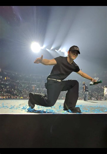 Scoups and Carats Connect at Seventeen's Sunrise Show