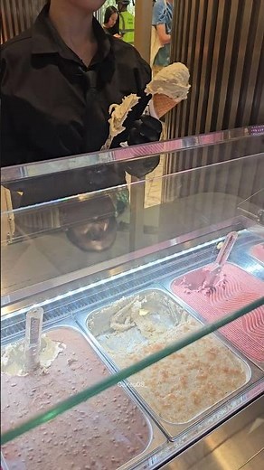 Louis Vuitton free gelato in Westfield Sydney Pop Up Store until 28 December every thurs to sun