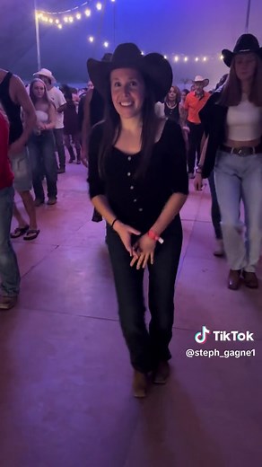 Country Line Dance Choreography: A Bar Song by Stephanie Gagné