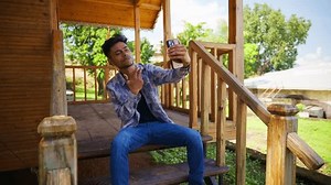 Guy Clicks His Snap Mobile On: Stockvideos & Filmmaterial (100 % lizenzfrei) 3818088387 | Shutterstock