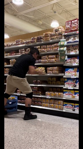 Give me a bread, give me a man 🏈🍞 #bread #retail #BMS