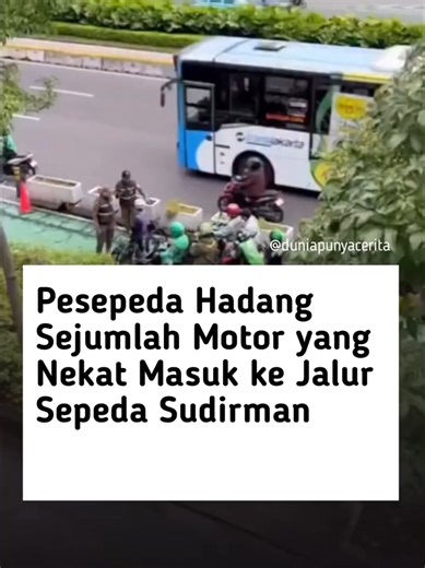 Pesepeda Hadang Motor di Jalur Sepeda Jakarta