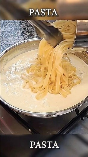 This ALFREDO sauce will change your life and your pasta! 🤩 #parmesan #mozzarella #italianfood #viral