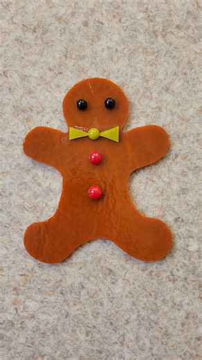 Spot the difference between before and after tack fusing! These will get their white icing painted on before they are finished. https://naomisglass.etsy.com/listing/559270847 #fusedglass #artglass #gingerbreadman | Naomi's Glass