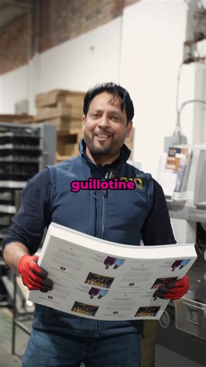 POV: You’ve never seen a guillotine cut this clean 👀✂️ Precision. Pressure. Perfect finish. This is how a professional guillotine operator gets razor-sharp edges every single time. #fy #GuillotineCut #Satisfying #PrintShop #GraphicDesign
