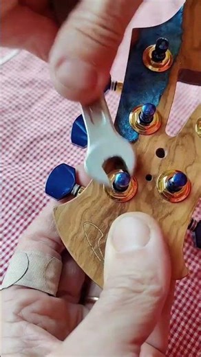 Guyker D-07SP Locking Tuners - How Do You Like the Color? Shared from ‪@angyguitars‬