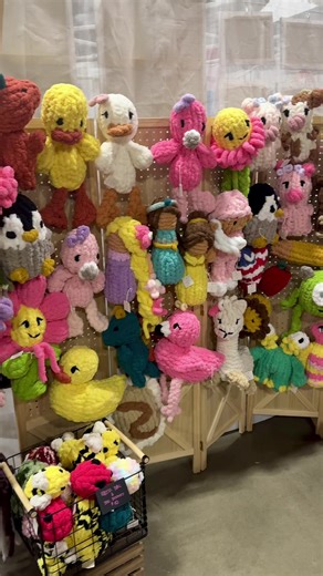 My most recent market display✨ So grateful for the talented creators who shared some of the patterns shown♥️ #market #cozy #knitting #yarn #handmade