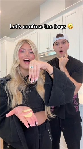 Let’s confuse the boys!! 🤣👏🏻 #funny #magic #couple #shorts