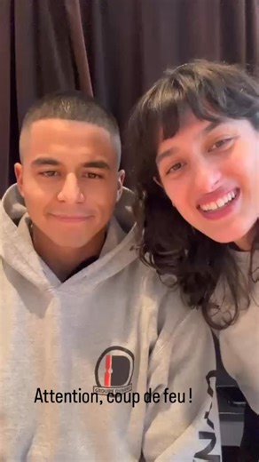 ATTENTION, COUP DE FEU! Par le @youtheatremtl Mis en scène : @directedbyvea Texte : Mariana Tayler en collaboration avec les interprètes. Avec @3ric_vega et @rashaaa_abd 2034. Grand Nord du Canada 🇨🇦 Leila et Leo, deux soldats et ami·es sont chargés de surveiller un puit d’eau douce. Amitié - Amour - Armée -crise climatique et politique internationale - rêves de cette jeunesse engagée. Une dystopie puissante et percutante portée un texte dynamique et une interprétation saisissante ! 📆18-27 fe