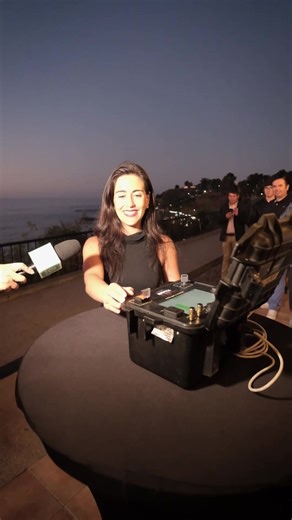 Priorizando los efectos lumínicos y visuales por sobre los estruendos y el sonido, realizamos esta prueba de Año Nuevo en el Mar 2026. ¡Desarrollo económico y creación de emplo para Viña!✨ Este ensayo anticipa lo que será la llegada del nuevo año en nuestra ciudad, un momento en que recibimos a más de un millón de visitantes, junto a los vecinos y vecinas que disfrutan de su comuna en una festividad familiar que llena de luces todo el borde costero. Una tradición que, por muchos años, se vive de