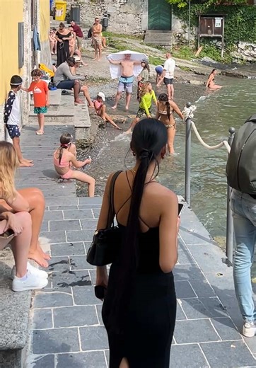 A spot with small pebble beaches where you can relax and swim in the lake. At Varenna✨🤍 หาดลับเล็กๆที่วาเรนนา #Varenna #lakecomo #italy