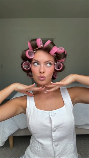 🍂FALL SPOILER🍂 Everyone will be asking you to drop your hair routine with this Slick Hair Company Girls With More Curls Hair Roller Kit. - Each pack includes 12 velcro rollers (6 medium & 6 large), 12 metal hair clips, and 1 plastic carrying case. - Get perfect curls without any heat, or place in your hair after styling to let your curls set! - The case makes traveling with your curlers extra convenient. We’re here to help you get the 90s blowout of your dreams with this Customization 5 pick. 