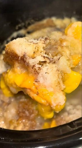 Dump & Done! 🍑 Peach Dump Cake In The Crockpot | Dinner Between Boxes