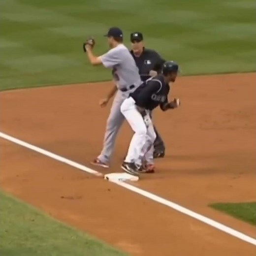 Rick Ankiel throws a strike to gun out runners from 250 feet away - twice in the same game!!!