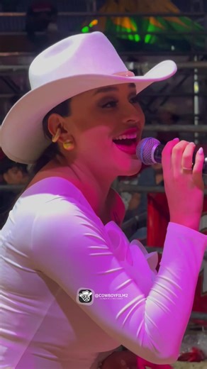 ArTiSTa de RoDeO 🤠 @Isa Santizo @Rodeos MTN en cámaras @KENY ORELLANA #rodeo #cowboyfilm2 #ganado #fyp #deporte