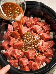 Put raw beef cubes in the slow cooker with these 3 ingredients… trust me on this 🤯🥩 What comes out is rich, saucy, and fall-apart tender — the kind of meal everyone asks for again and again 🍯✨ Would you spoon this over warm rice or buttery mashed potatoes? 👇 | Grandma's Recipes