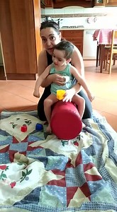 533K views · 10K reactions | Oggi vi mostro uno degli esercizi quotidiani, questo esercizio si fa per farle sentire il tronco e i piedini,però oggi mi ha veramente stupita sotto il consiglio di papà, guardate al minuto 1:40 in poi ... Adoro questa bimba e l'intelligenza che ha ❤ Seguici anche su https://www.instagram.com/ildiariodicarolina/ | Il diario di Carolina | Facebook