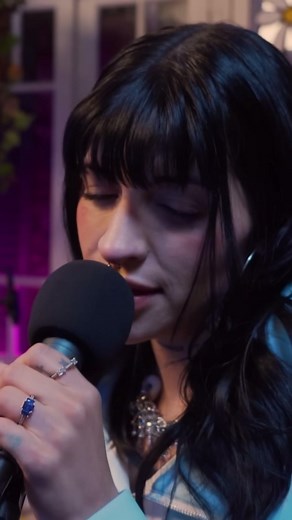 Cazzu canta 'Como La Flor' de Selena Quintanilla