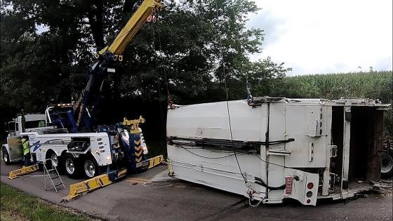 Messy Trash Truck Wreck!