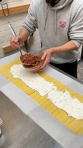 2.1M views · 9.7K reactions | Garlic Bread Lasagna Wellington 龍襤 | Chefclub Network | Facebook