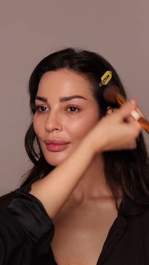 Get ready with our founder @nadine.nassib.njeim for a beautiful Arabian Night using Nadine Njeim Beauty Products ✨ Step 1: Apply a glow satin illuminator to hydrate and prepare the skin. Then, use a primer to blur pores. Step 2 :☺️ Apply the foundation and concealer. Use a contouring cream stick to shape the face. Finish with a powder bronzer using Desert Queen 301 Sunkissed Bronzing Powder. Step 3: eye shadow 😉 1. Le crayon riche shade 301 brown on the upper lid 2. Le crayon riche 601. Gold On