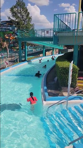 Relax time at Hurricane Harbor Arlington, TX. Take a 👀 inside the park, see lazy river & wave pool