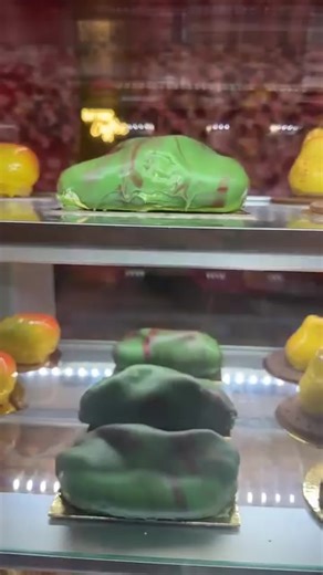 Viral Fruit Cakes: A Trending Dessert