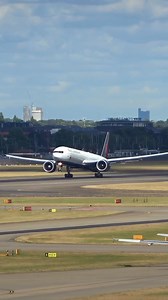 Air Canada 🇨🇦 Boeing 777-300ER soars into the sky above London Heathrow on its journey back to Toronto! #planespotting #toronto #london #aviationdaily #airbus #boeing777300er #heathrow | Airliner Videos