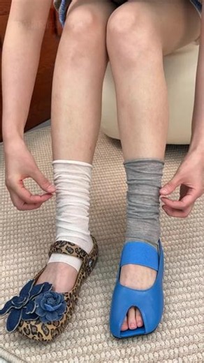夏天才是踩脚袜的主场!!!踩脚袜套的松弛感谁懂啊~ 高级氛围感直接拉满#踩脚袜套#芭蕾风穿搭 #堆堆袜 #薄款袜套