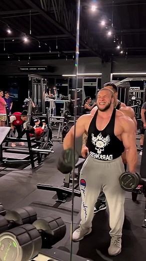 Last reps : Vitaly Ulgonikov #muscles #bodybuilding #gym #makegreatthebodybuildingagain #workout #culturismoitaliano #bodybuilder #bb212lbs #classic #open | Culturismo Italiano