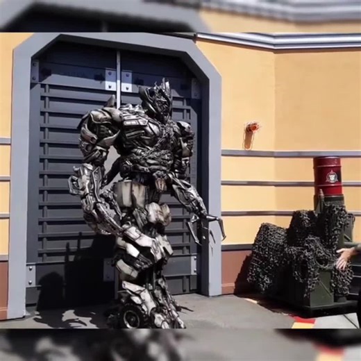 Transformers: Megatron Gags at Universal Studios