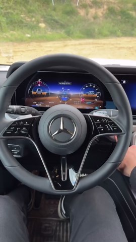 @mr.benz on Instagram: "G-TURN! Let me show you how to do a G-Turn with the all new electric G580: 1. Buy an electric G 2. Start the engi.. battery 3. Activate “Rock” mode 4. Put the car in Neutral 5. Activate “Low Range” mode 6. Make sure the ground is even 7. Activate G-Turn 8. Put the car in Drive 9. Hold the Paddle of the direction you want to turn 10. Pedal to the metal __________________________ Mercedes Benz G580 with EQ Technology supported by @mercedesbenz"