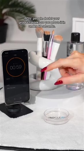 And that’s the power of ISO👀🫧 #breakoutacne #brushcleaner #Isoclean #brushcleaningtutorial #acnehack