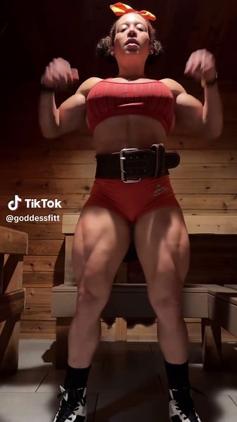 Why you grow muscles? To have a Permanent muscle goddess / superhero cosplay #musclegoddess #cosplay #fitness #carolynemarquez