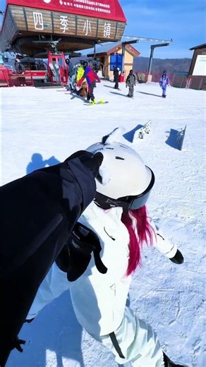 I can also bend left and right Pikachu is a ski instructor #Trending on Weibo#Snowboarding