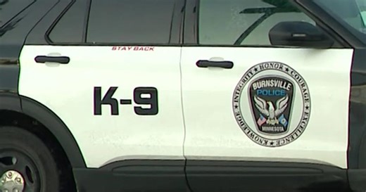 Tense standoffs between feds, Minneapolis residents after ICE agent shoots, kills woman