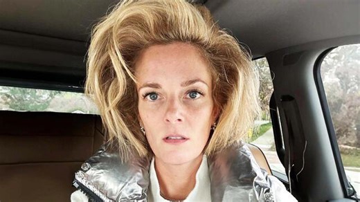 Woman Shows Off 'Leaf Blower' Blowout From Hair Salon