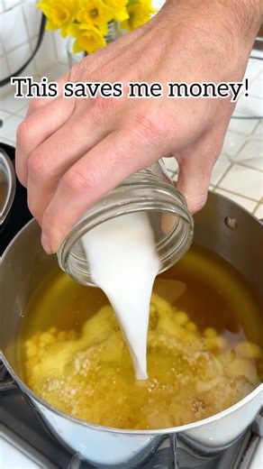 How to clean frying oil! 🧑‍🍳 Add cornstarch and water to cooled oil, heat gently, then strain after it solidifies! #KitchenHacks #cooking #cookingathome #friedchicken #HomeCooking This original video was produced by Network Media, LLC and Jeff & Lauren Productions. | Randy & Mandy and Friends