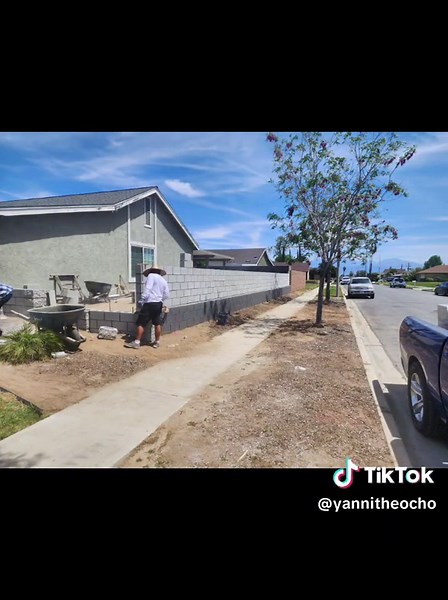 Nice little project. Split face block makes a huge difference on this wall. #ochoadoesitdest #ochoamasonry #block #blockwall🧱 #bricktok #bricklayer #brick #hardwork