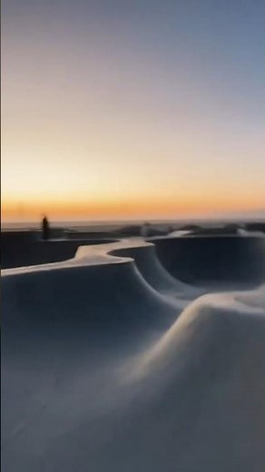 Flying Flamingo 180? Inventing new skateboard tricks at venice beach skatepark #skateboarding #trick